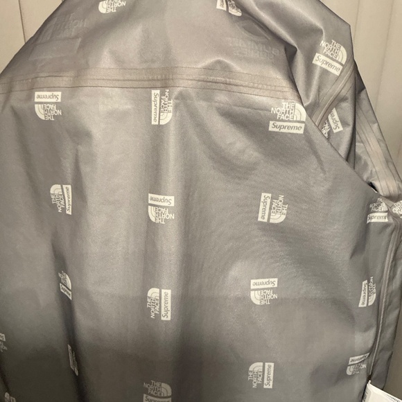 NWT SUPREME®/THE NORTH FACE® SUMMIT SERIES OUTER TAPE SEAM COACHES JACKET SIZE S - Picture 11 of 16